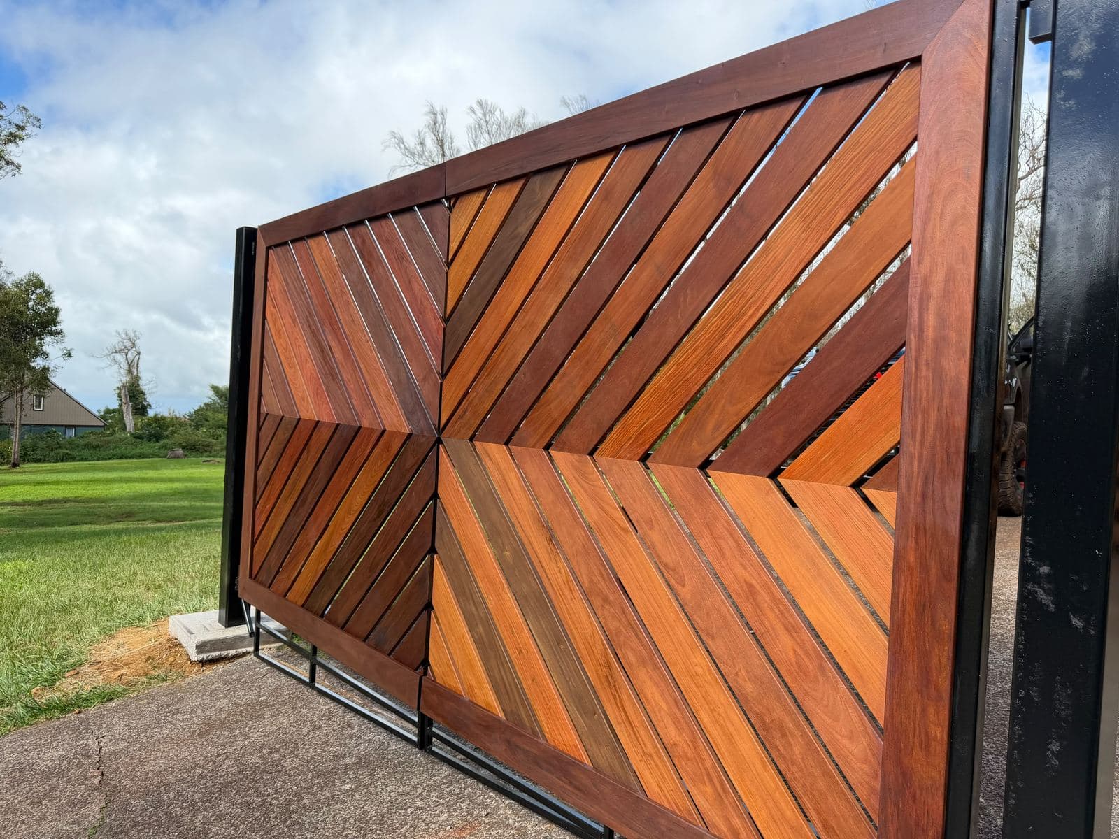 Diagonal Hardwood Double Swing Gate — Maui